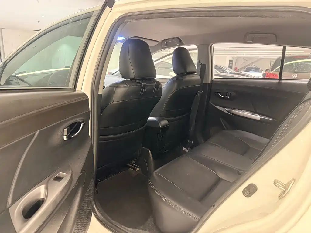 Toyota Yaris L — миниатюра 13