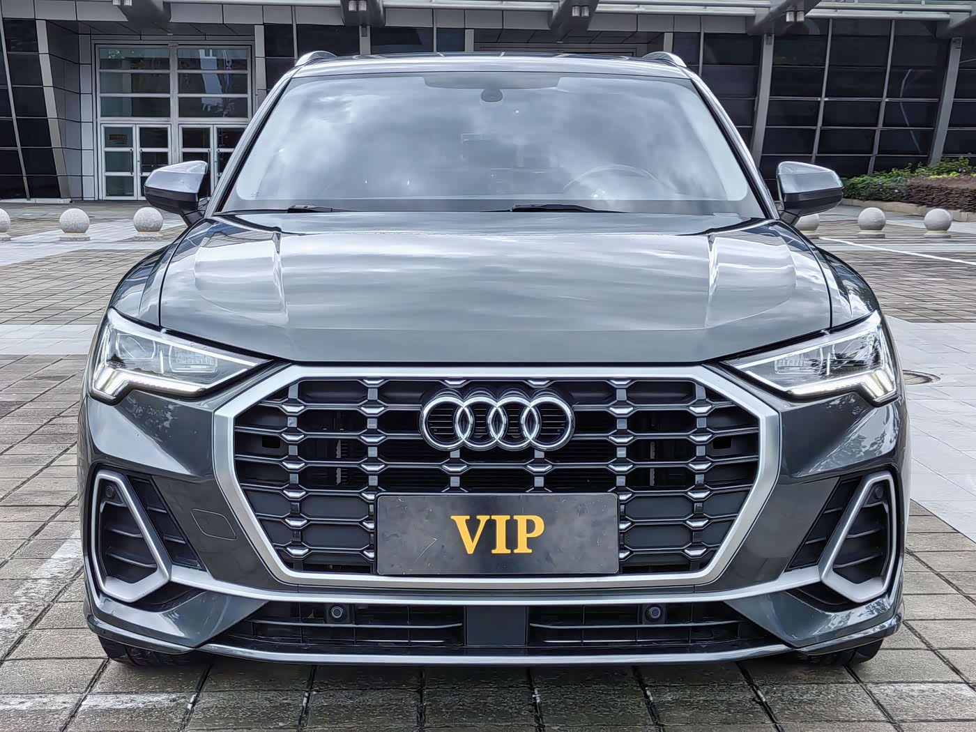 Audi Q3 1.4 л 2022 г. Серебристо-серый, пробег 37000 км