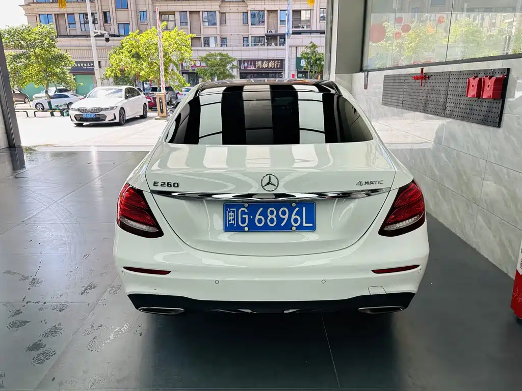 Mercedes-Benz E-Class (Import) — миниатюра 6
