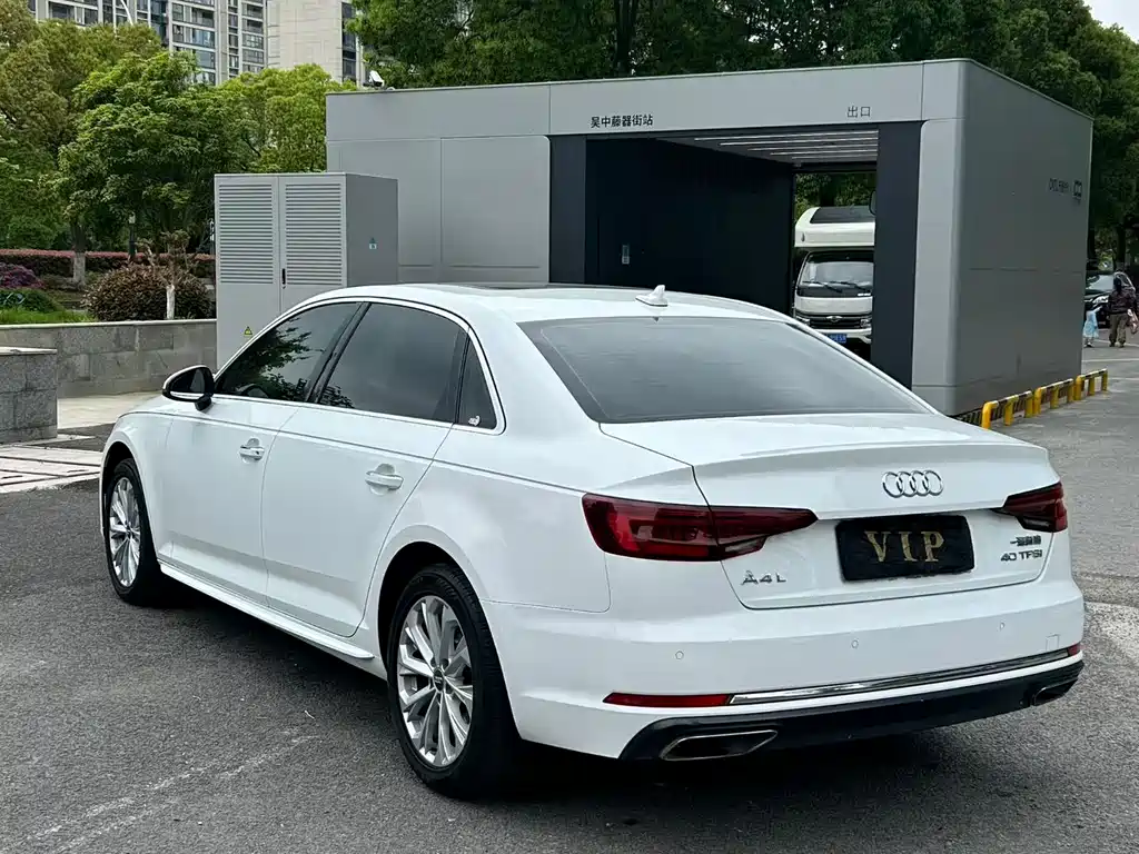 Audi A4L 2019 40 TFSI VI