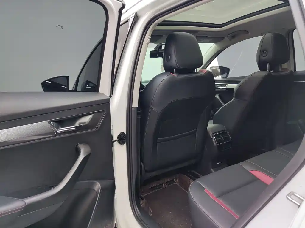 Skoda Karoq 2023 TSI280