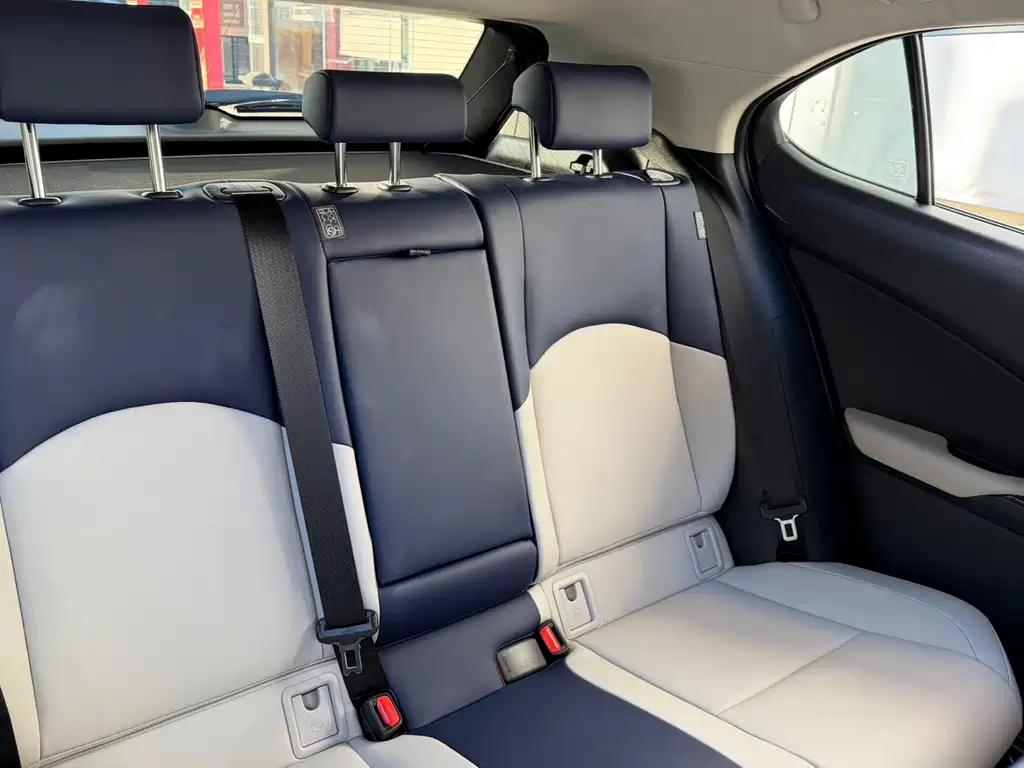 Lexus UX — миниатюра 11