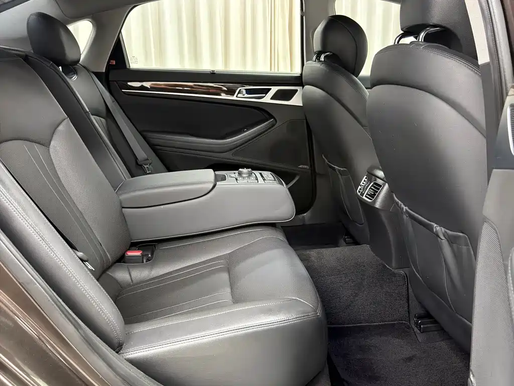 Hyundai Genesis — миниатюра 9