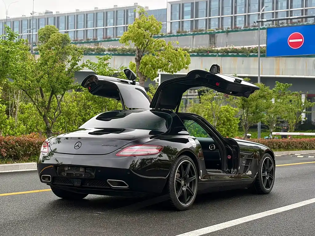 Mercedes-Benz SLS AMG — миниатюра 6
