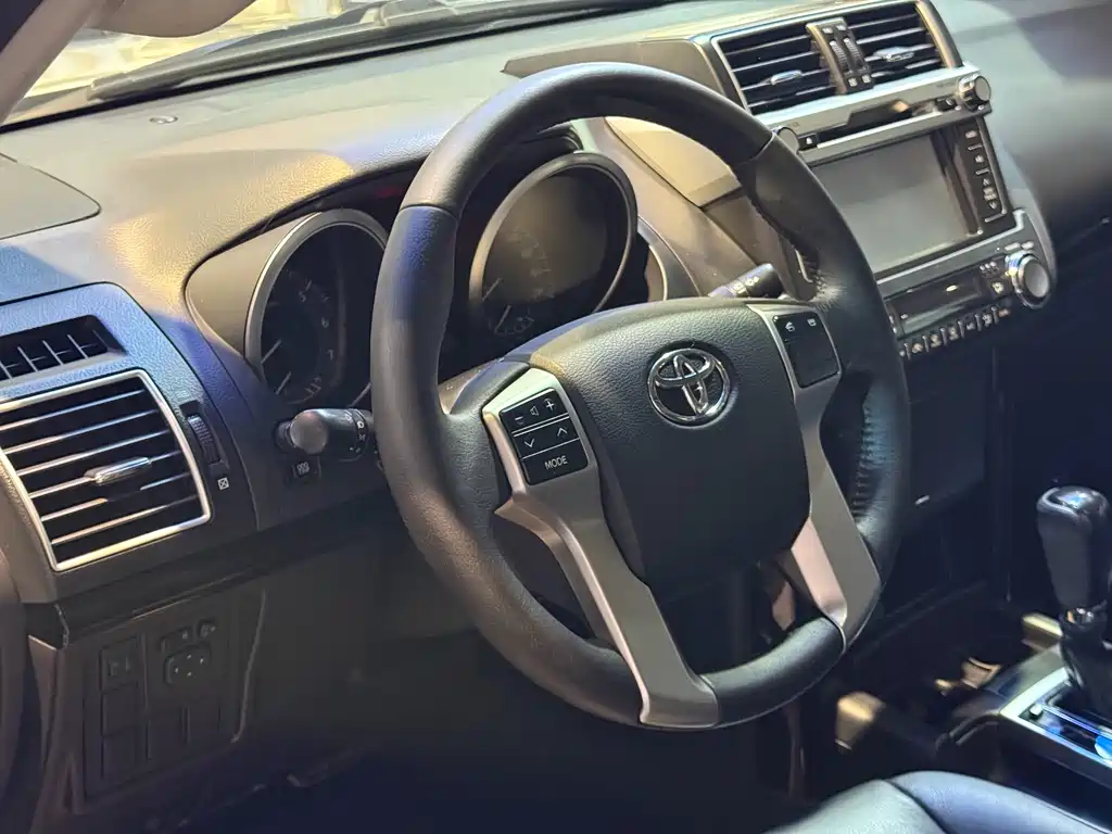 Toyota Land Cruiser Prado 2016 2.7L AT Standard