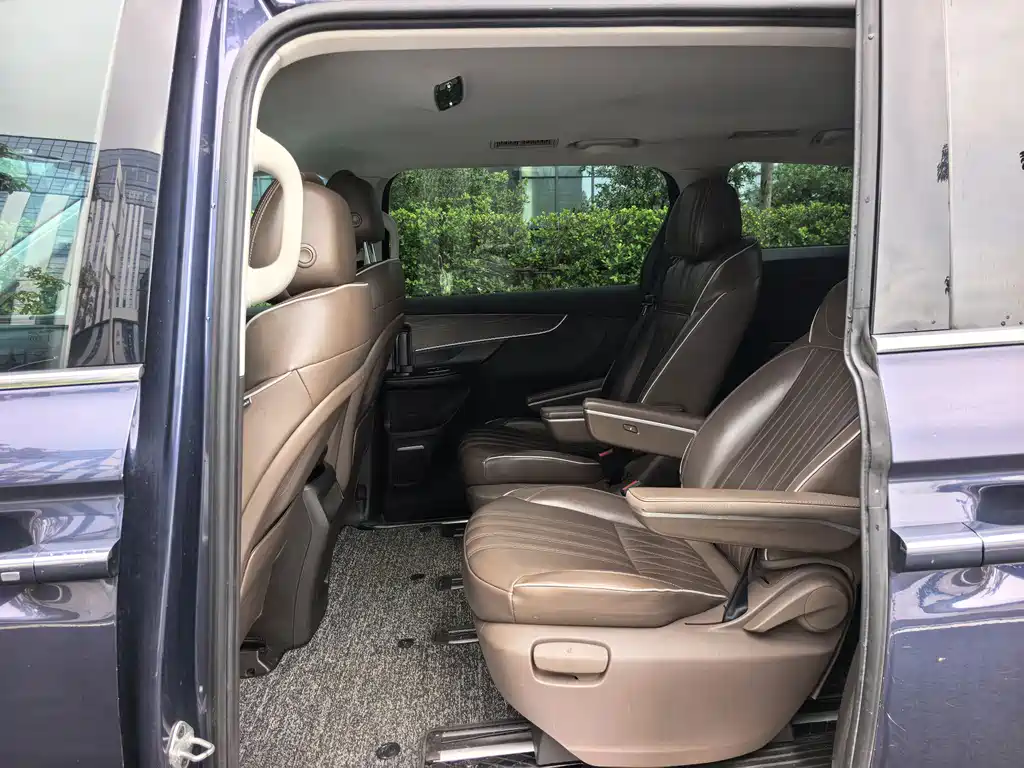 Roewe iMAX8 New Energy — миниатюра 6