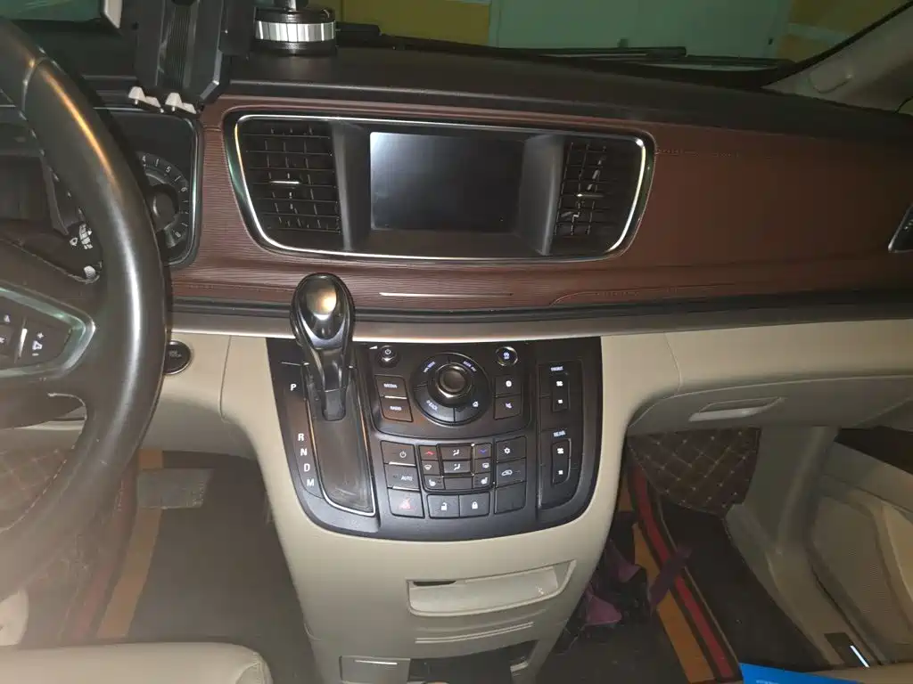 Buick GL8 — миниатюра 6