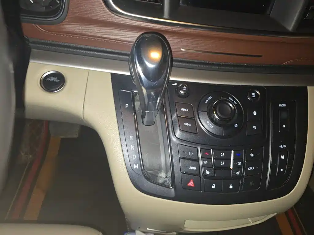 Buick GL8 — миниатюра 7