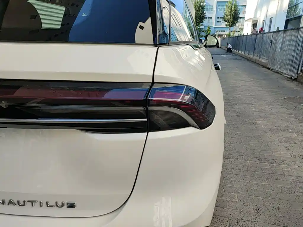 Lincoln Nautilus — миниатюра 8