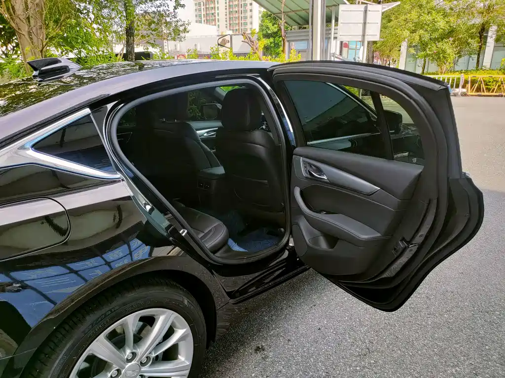 Cadillac CT5 — миниатюра 18