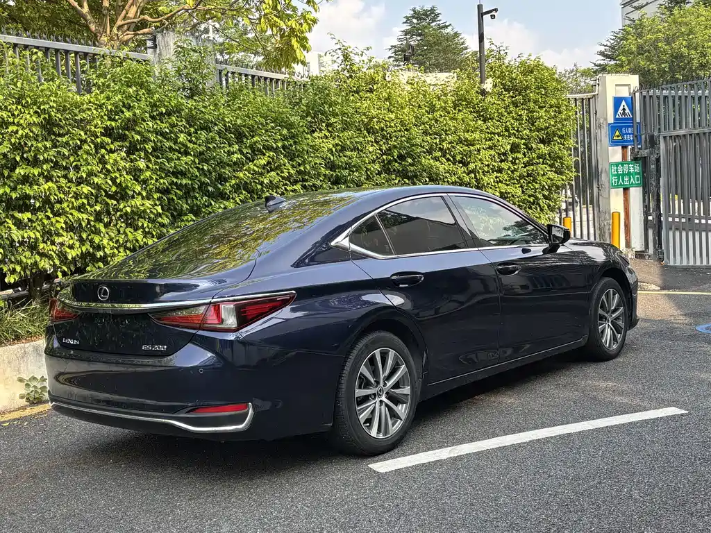 Lexus ES — миниатюра 4
