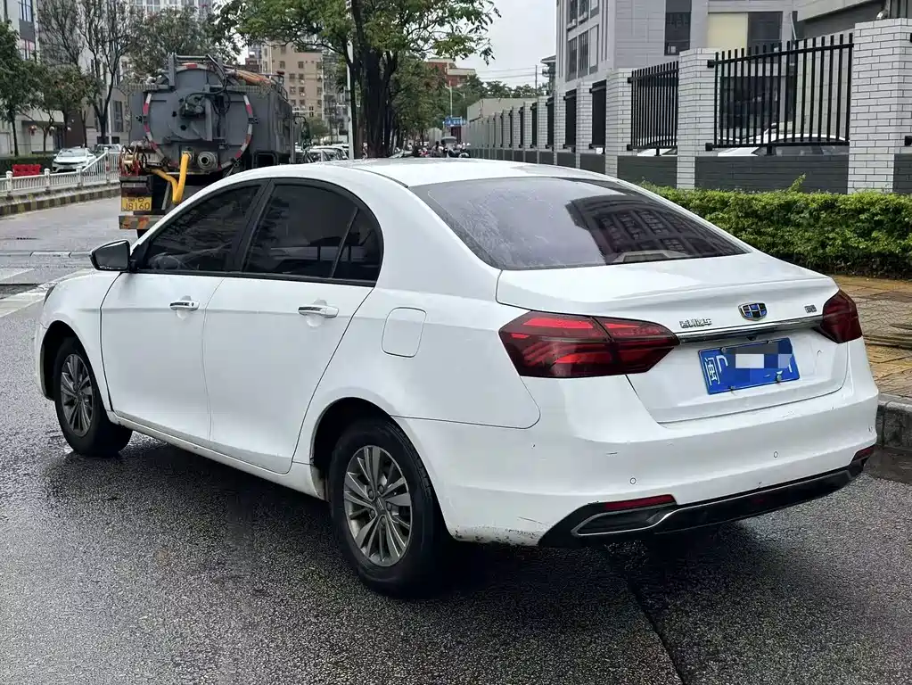 Geely Emgrand — миниатюра 6