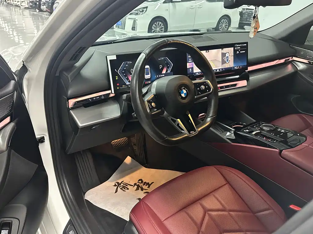 BMW 5 Series — миниатюра 13