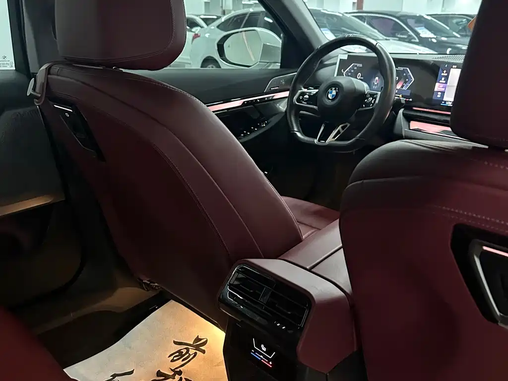 BMW 5 Series — миниатюра 9