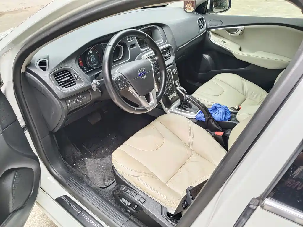 Volvo V40 — миниатюра 5
