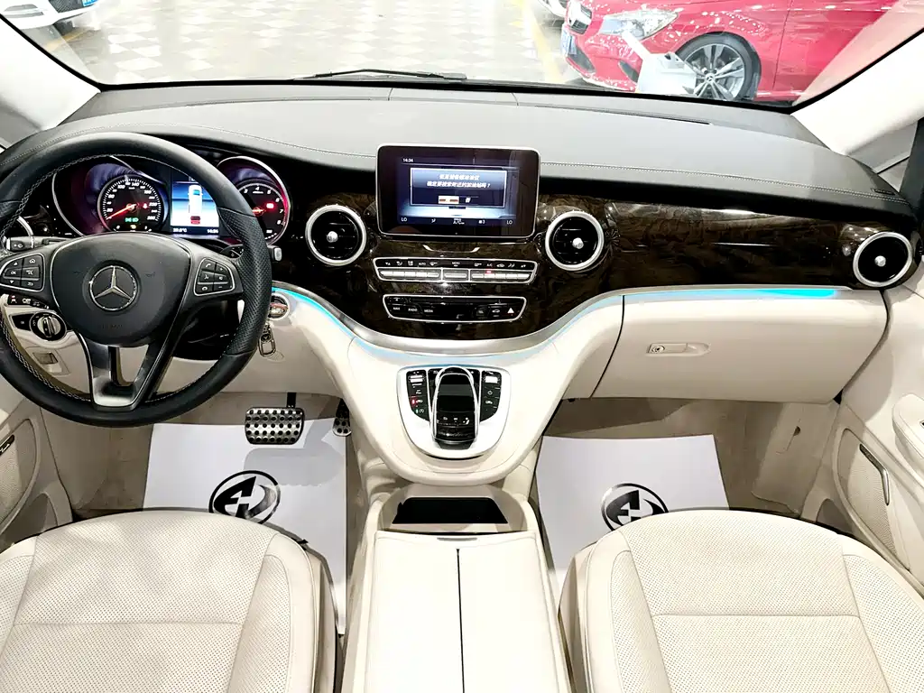 Mercedes-Benz V-Class V 2018 V 260 L Luxury Long Wheelbase VI