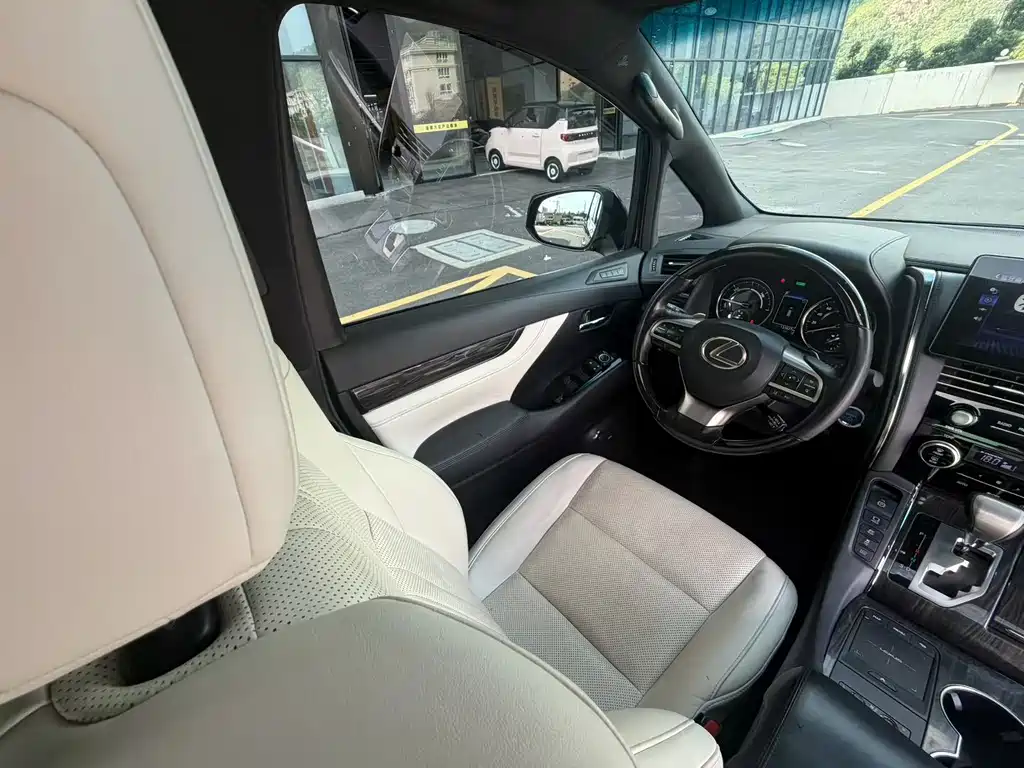 Lexus LM — миниатюра 4