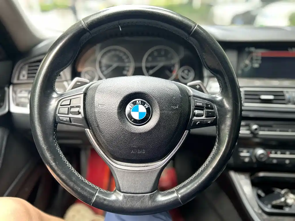 BMW 5 Series — миниатюра 9