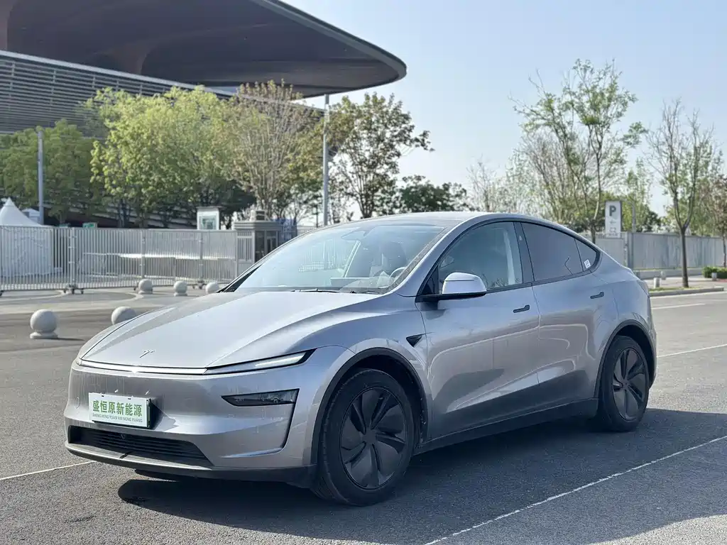 Tesla Model Y 2025