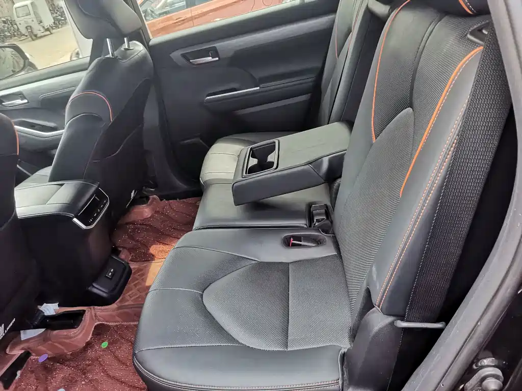 Toyota Crown Kluger — миниатюра 9