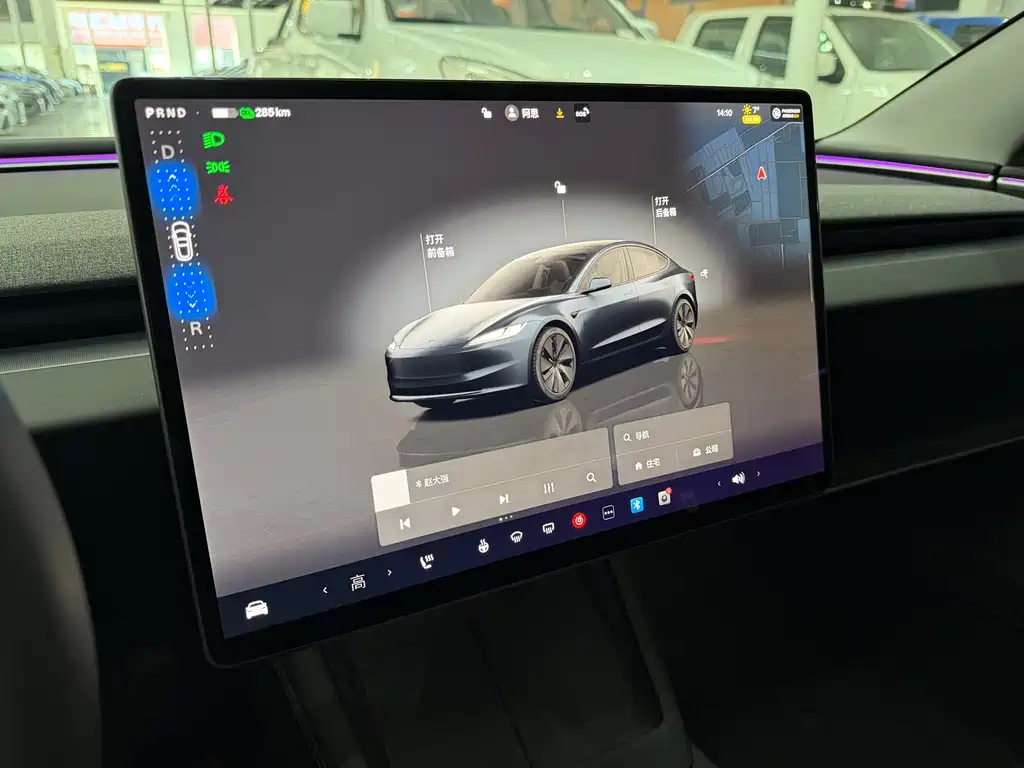 TESLA MODEL 3