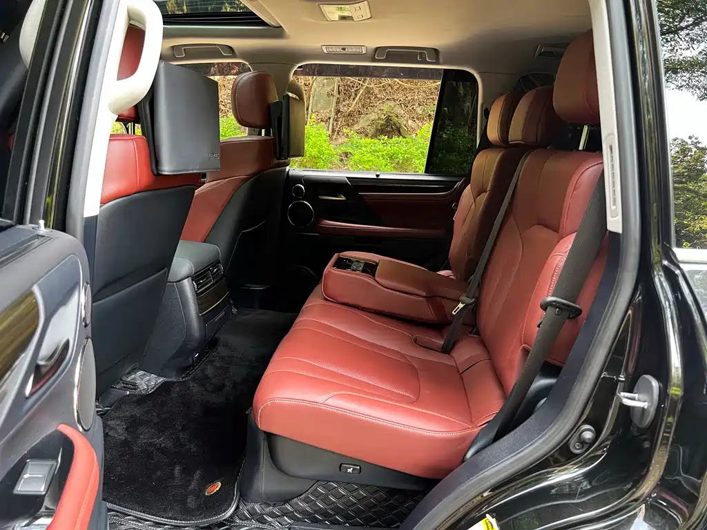 Lexus LX — миниатюра 9