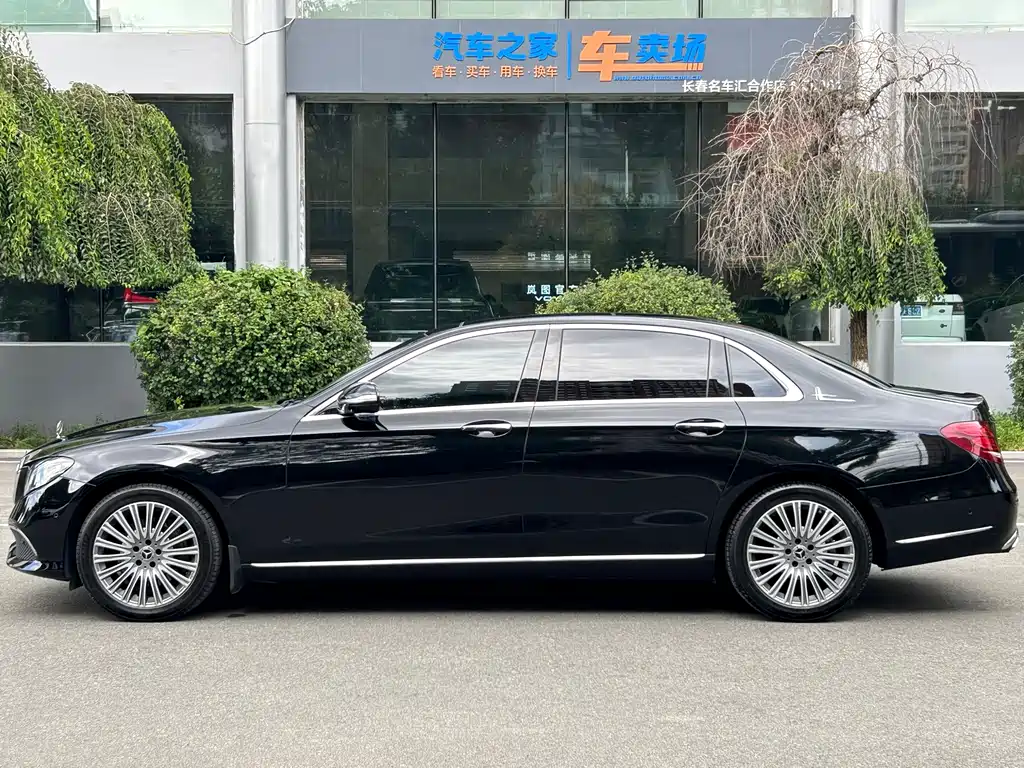 Mercedes-Benz E-Class — миниатюра 3