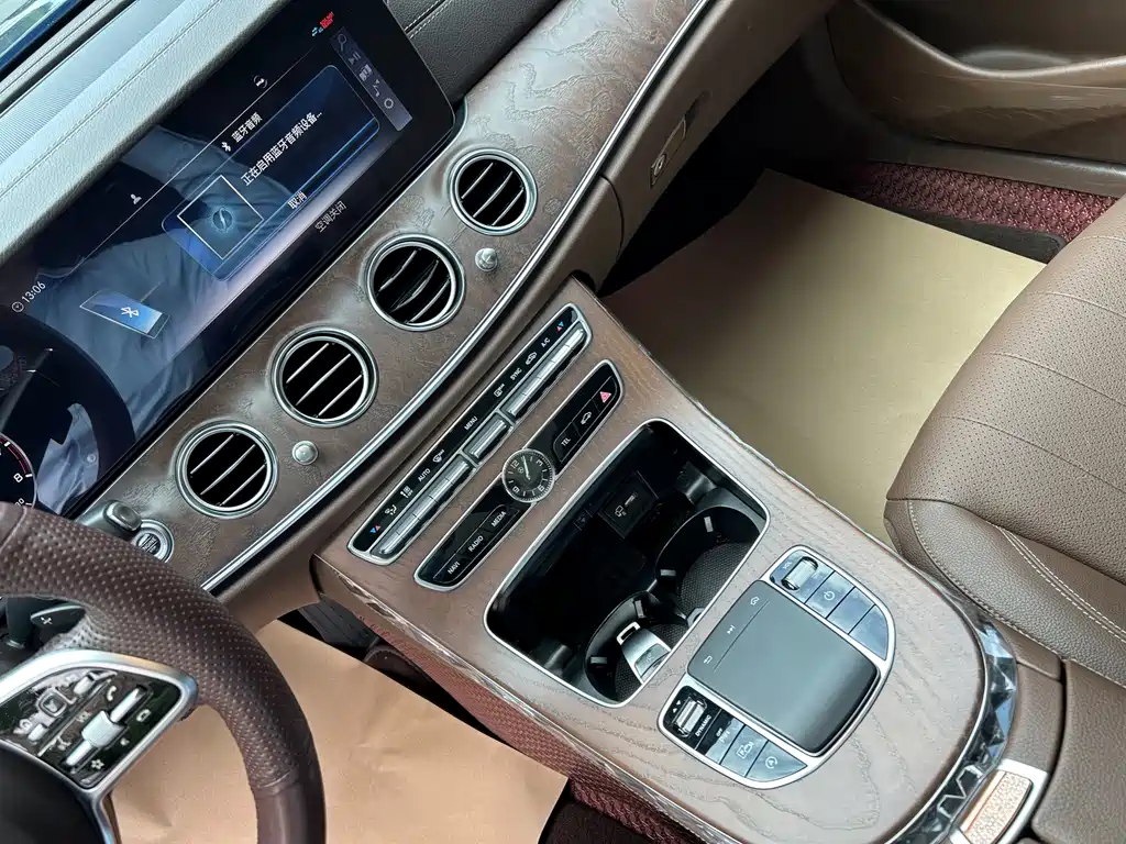 Mercedes-Benz E-Class — миниатюра 12