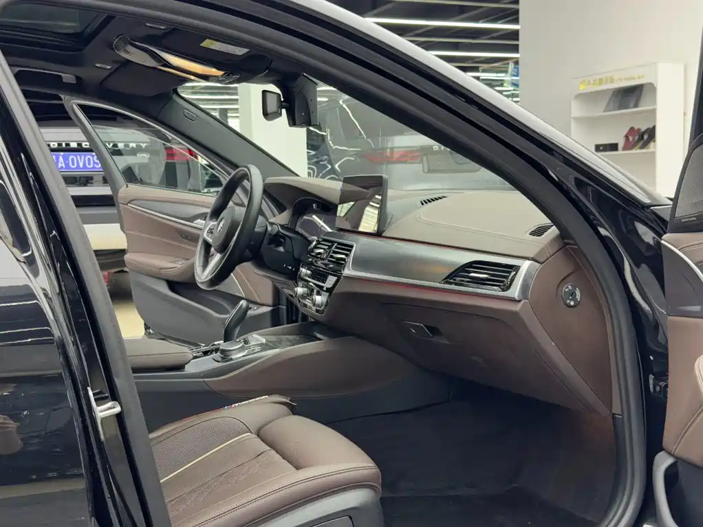 BMW 5 Series New Energy — миниатюра 10