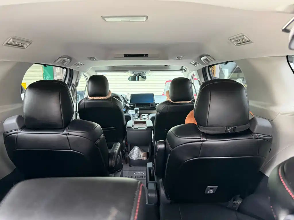 Toyota Sienna — миниатюра 15