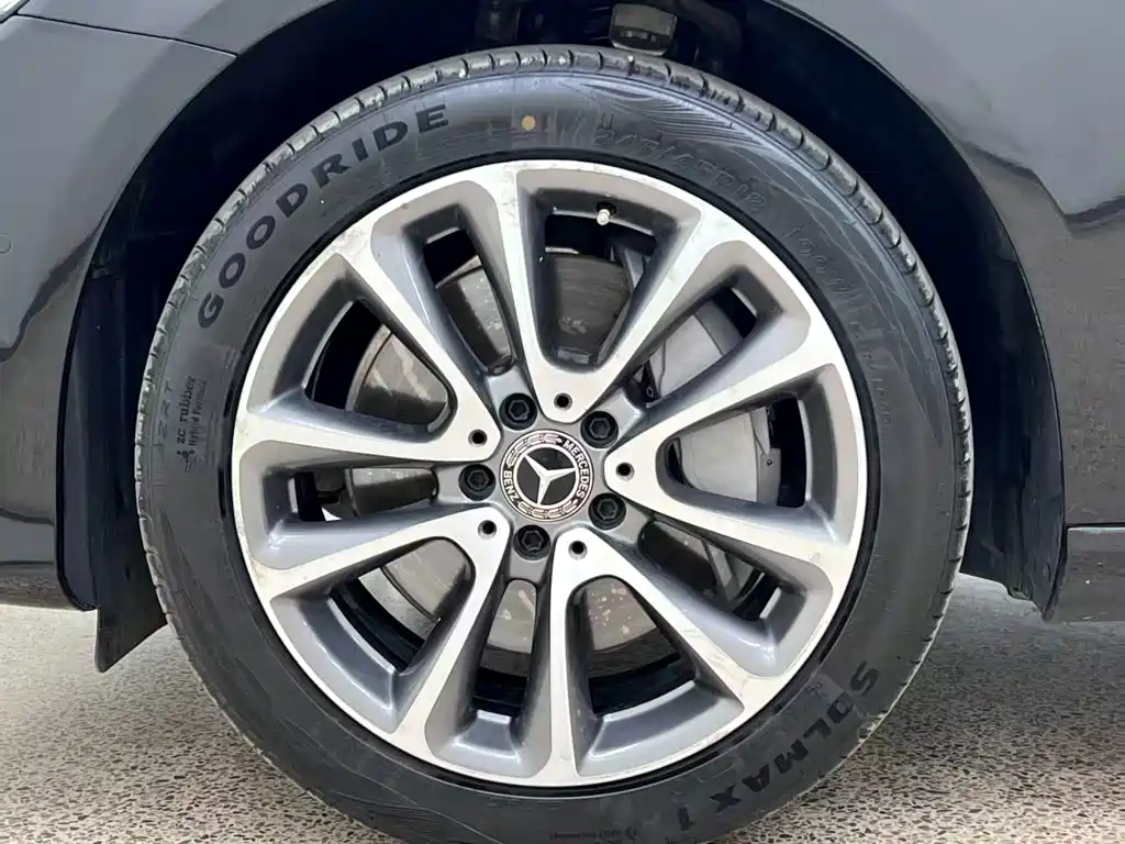 Mercedes-Benz E-Class — миниатюра 9