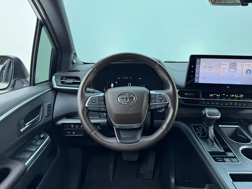 Toyota Sienna — миниатюра 16