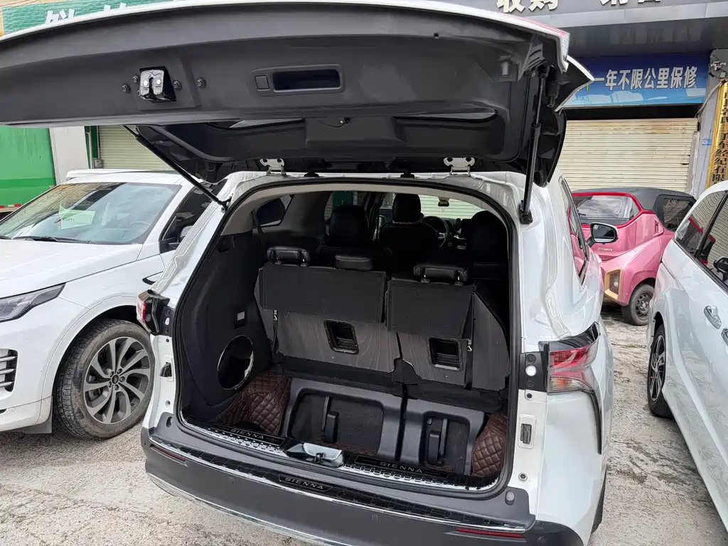 Toyota Sienna — миниатюра 14