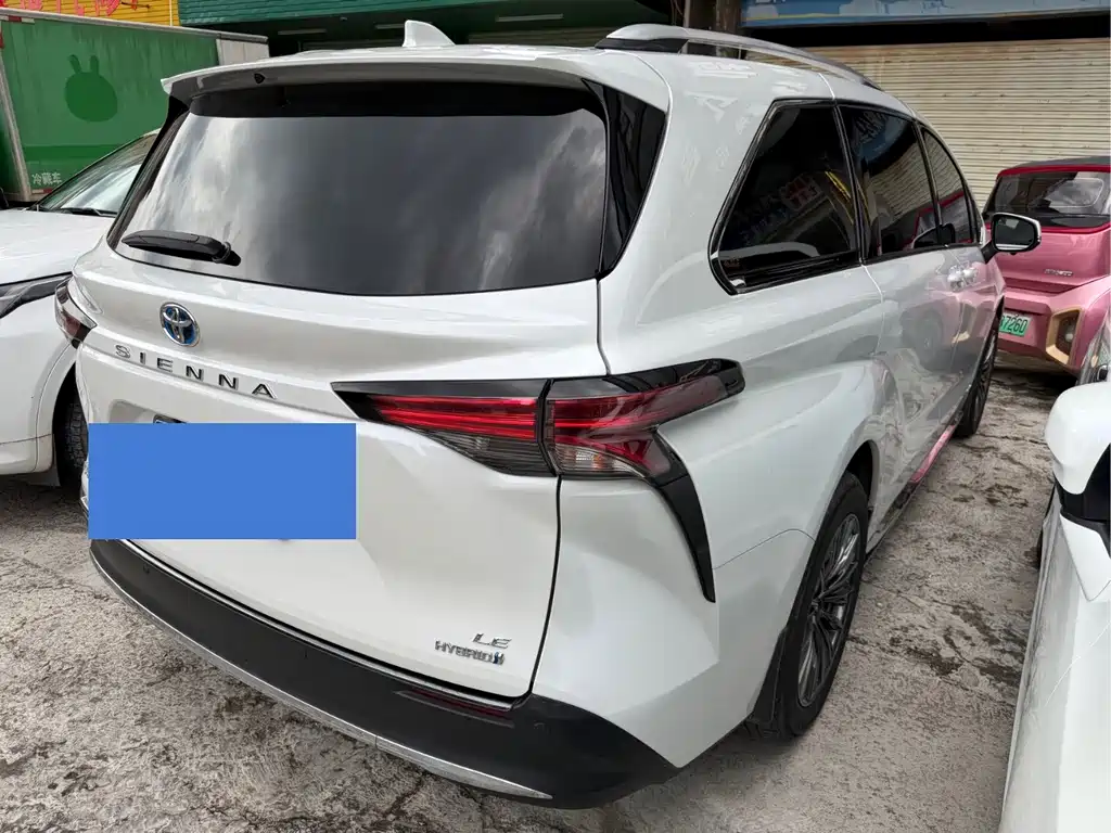 Toyota Sienna — миниатюра 16