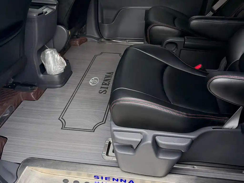 Toyota Sienna — миниатюра 10