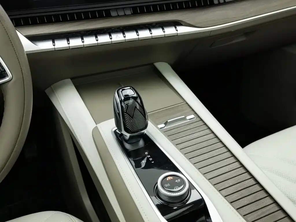 Roewe RX9 — миниатюра 13