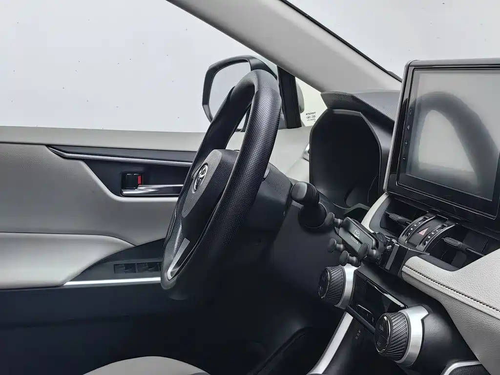 Toyota RAV4 — миниатюра 22