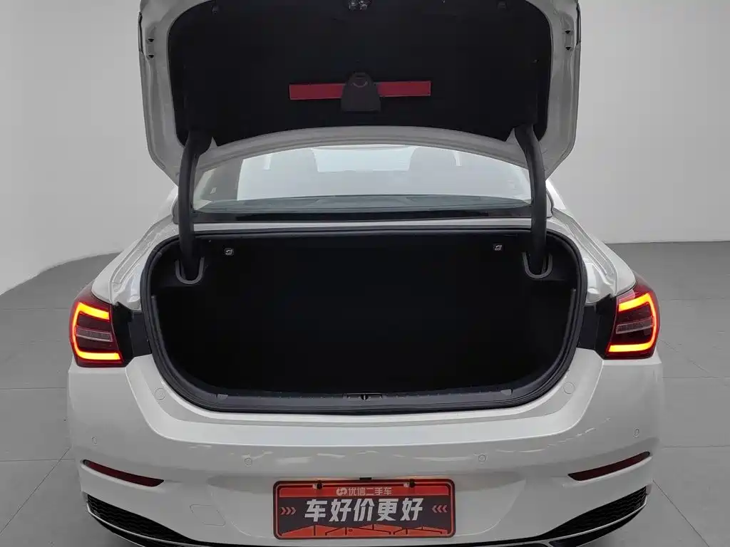 Hongqi Hongqi H5 — миниатюра 16