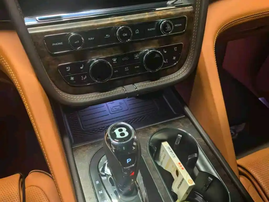 Bentley Bentayga — миниатюра 7