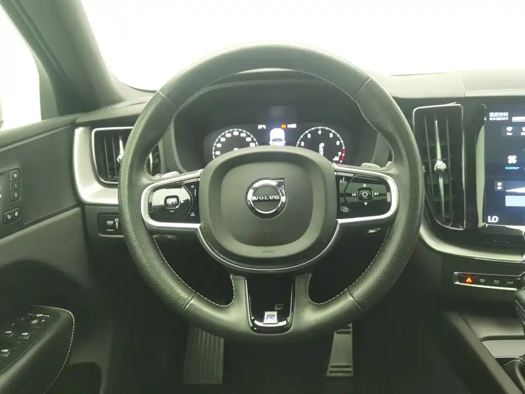 Volvo XC60 — миниатюра 11