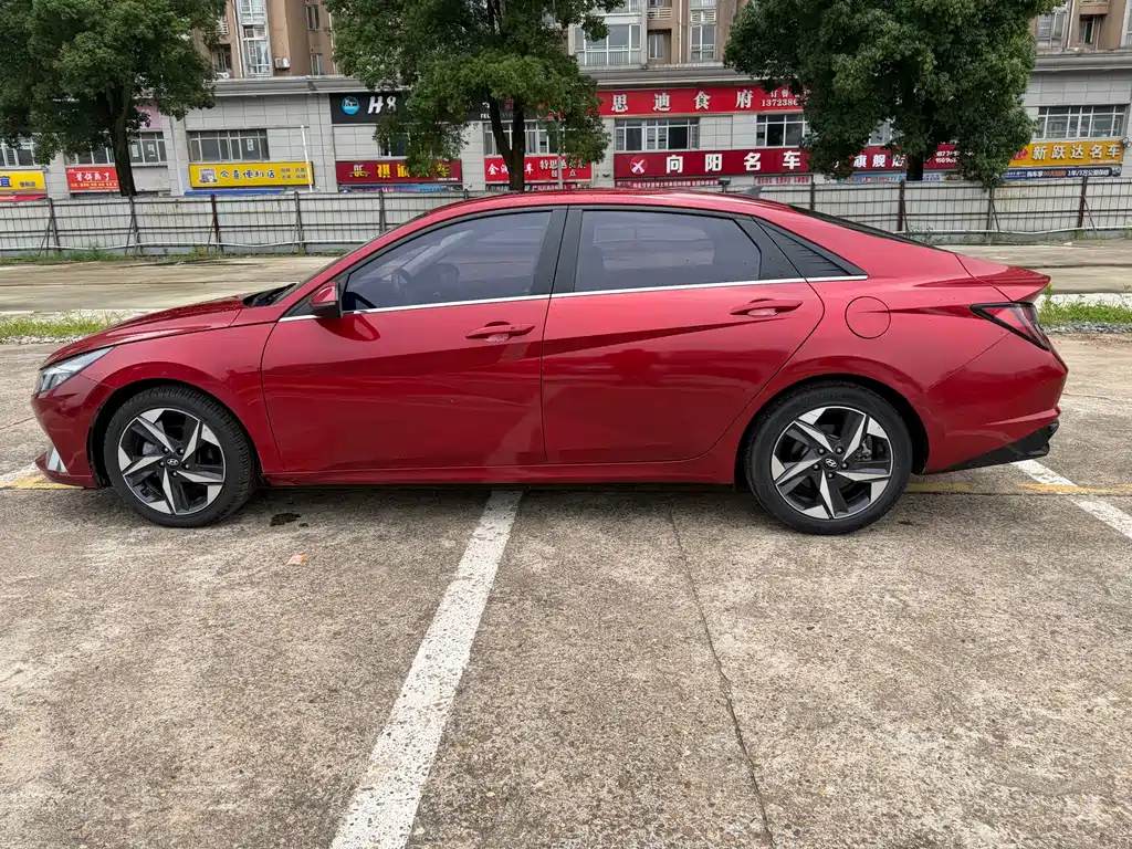 Hyundai Elantra 2021 1.5L CVT LUX Luxury