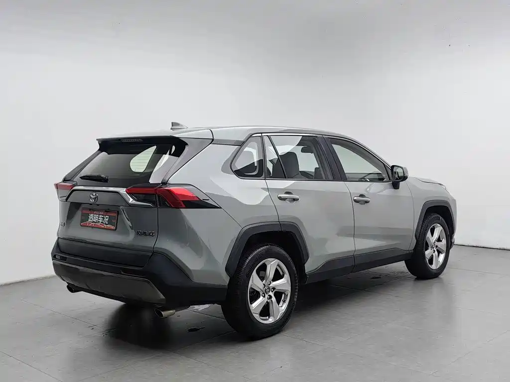 Toyota RAV4 — миниатюра 2