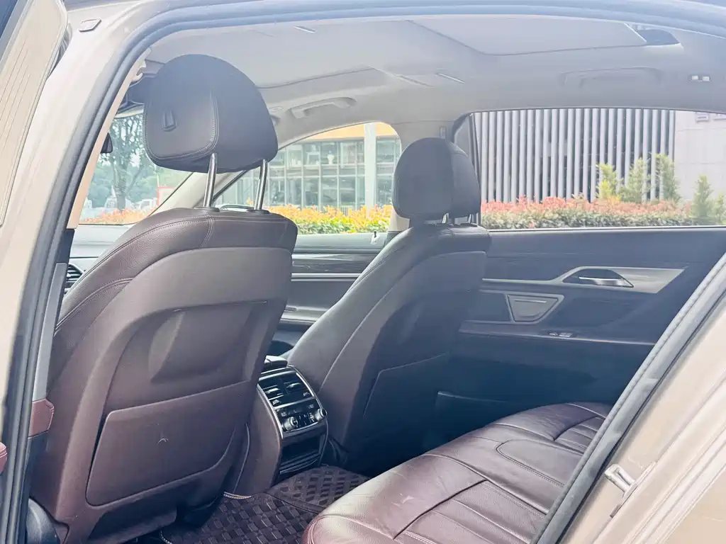 BMW 7 Series 7 2016 730Li Lead