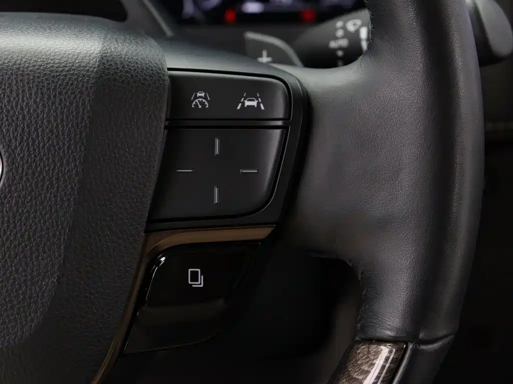 Toyota Alphard — миниатюра 17