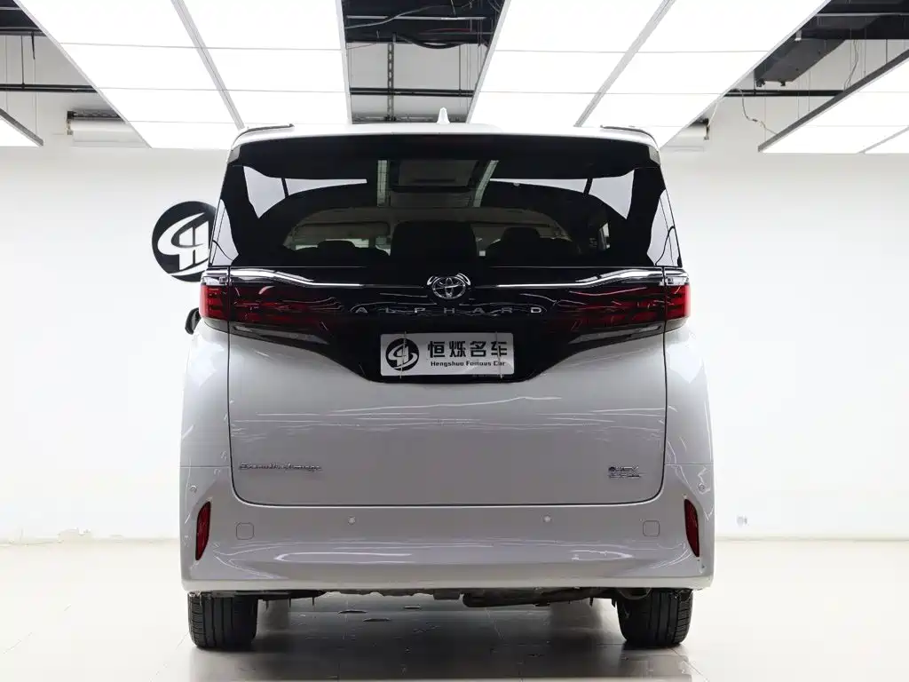 Toyota Alphard — миниатюра 28