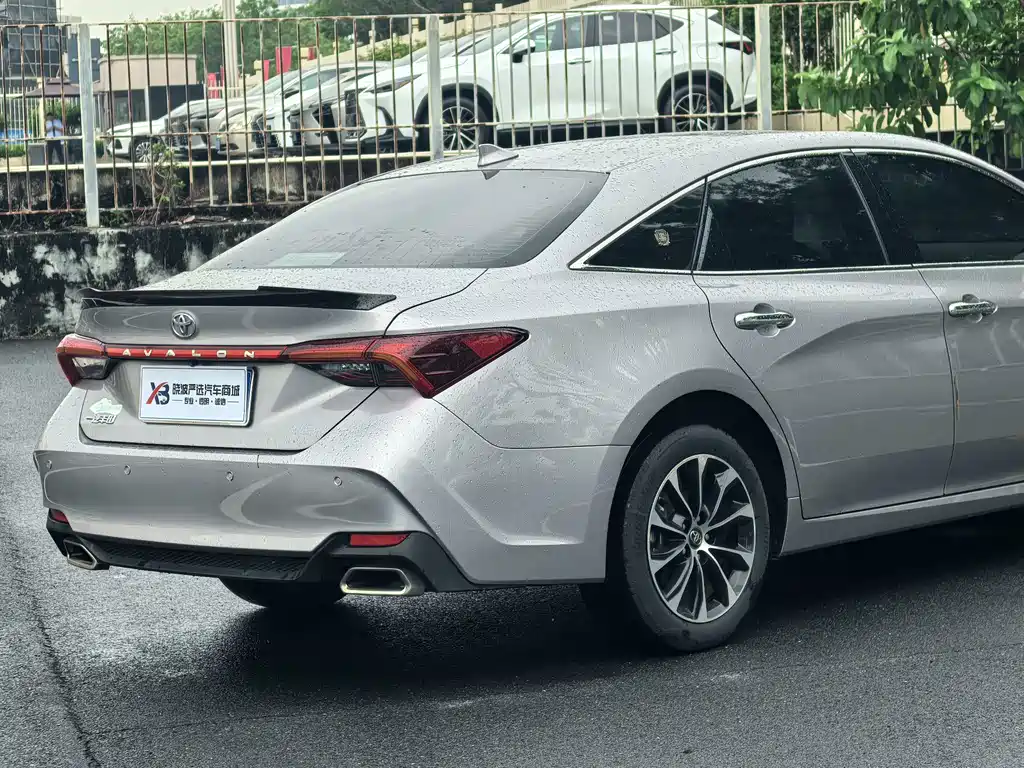 Toyota Avalon — миниатюра 10