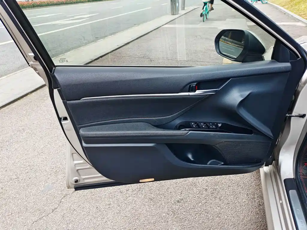 Toyota Camry — миниатюра 6