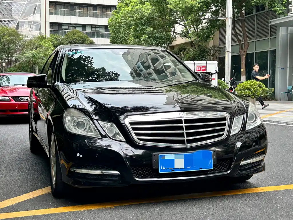 Mercedes-Benz E-Class — миниатюра 3