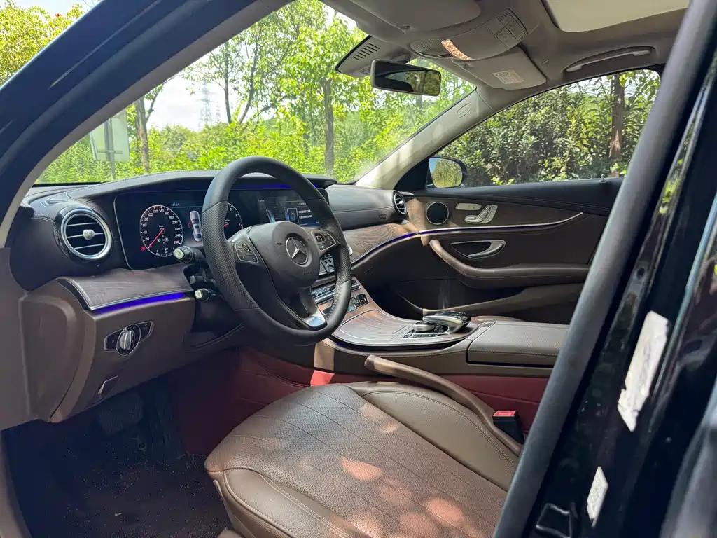 Mercedes-Benz E-Class — миниатюра 6