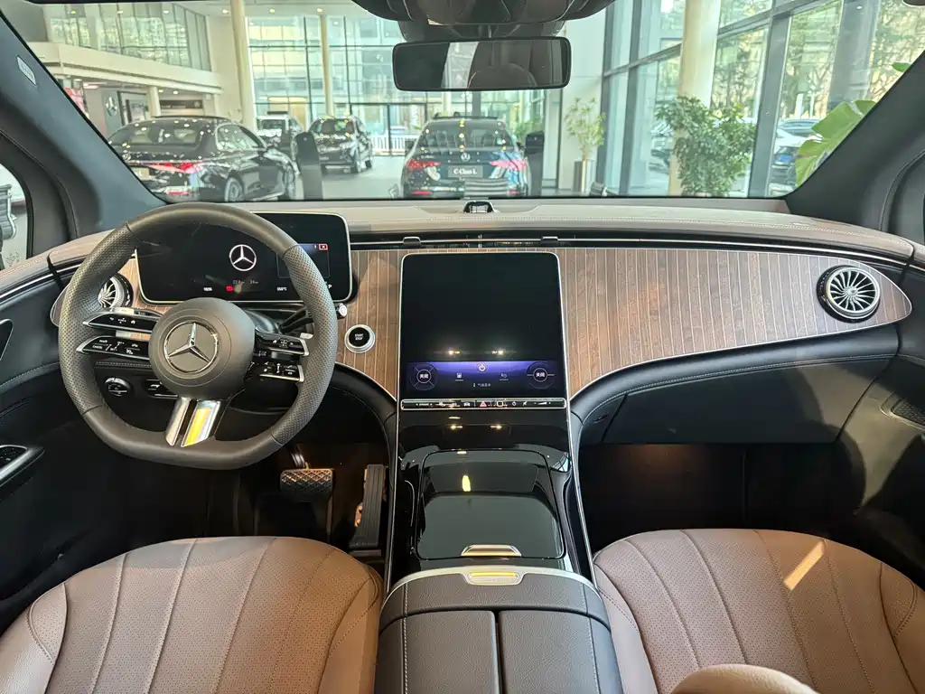 MERCEDES-BENZ EQE SUV